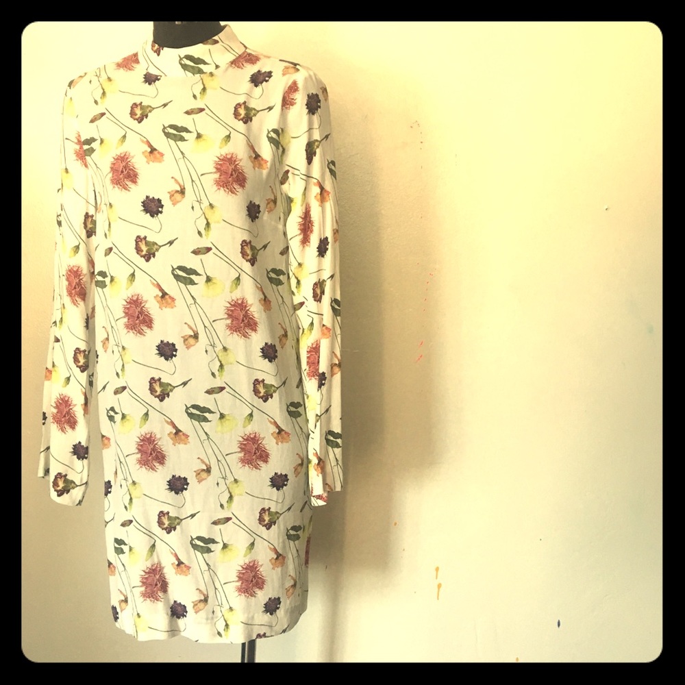 Floral Keyhole back Long Sleeve Mini Dress NWT
